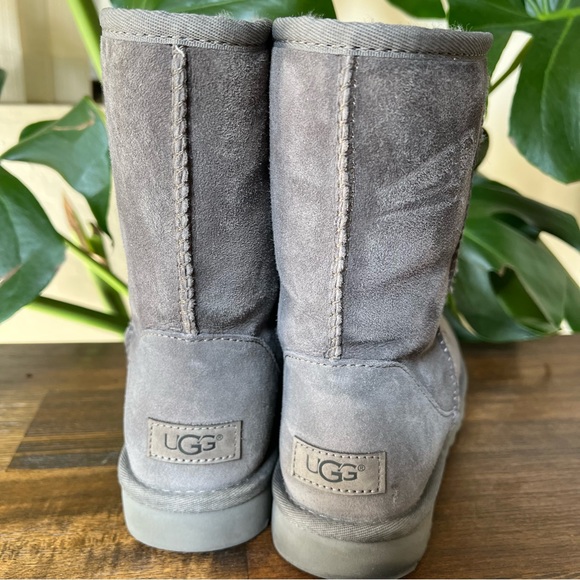 UGG Classic Short II Grey Suede Fur Lined Boots US7 - Picture 8 of 17